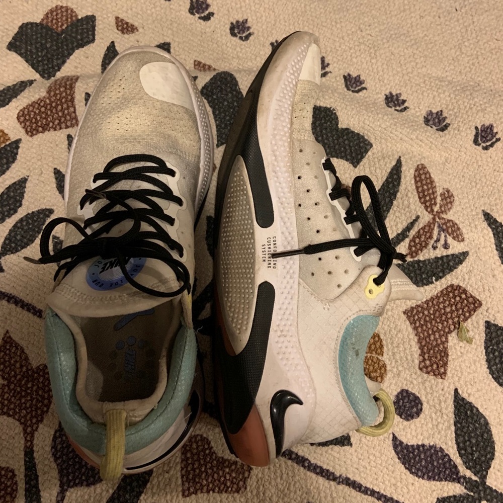 Women’s Nike joyride